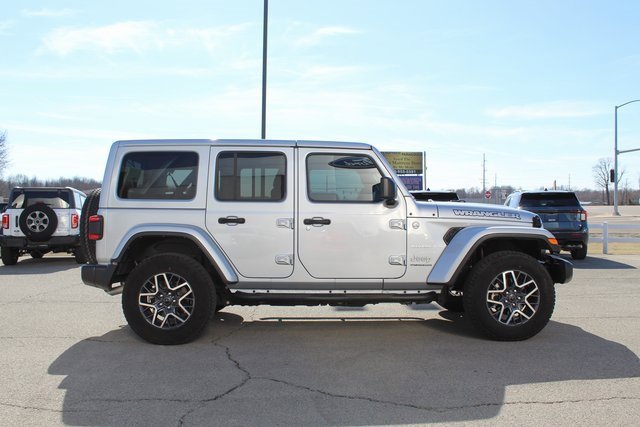 Used 2024 Jeep Wrangler Sahara w/ Technology Group image 6
