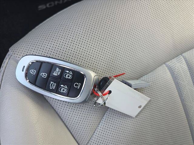 Used 2023 Hyundai Sonata Limited w/ Cargo Package FWD image 18