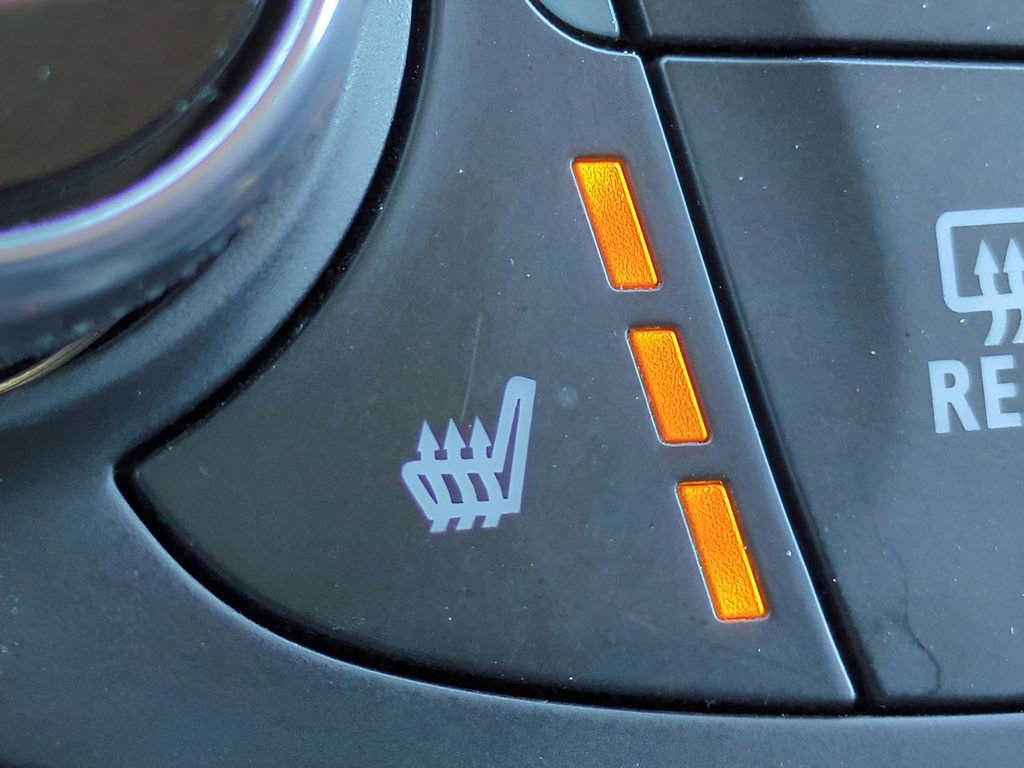 Used 2022 Chevrolet Malibu Premier image 24