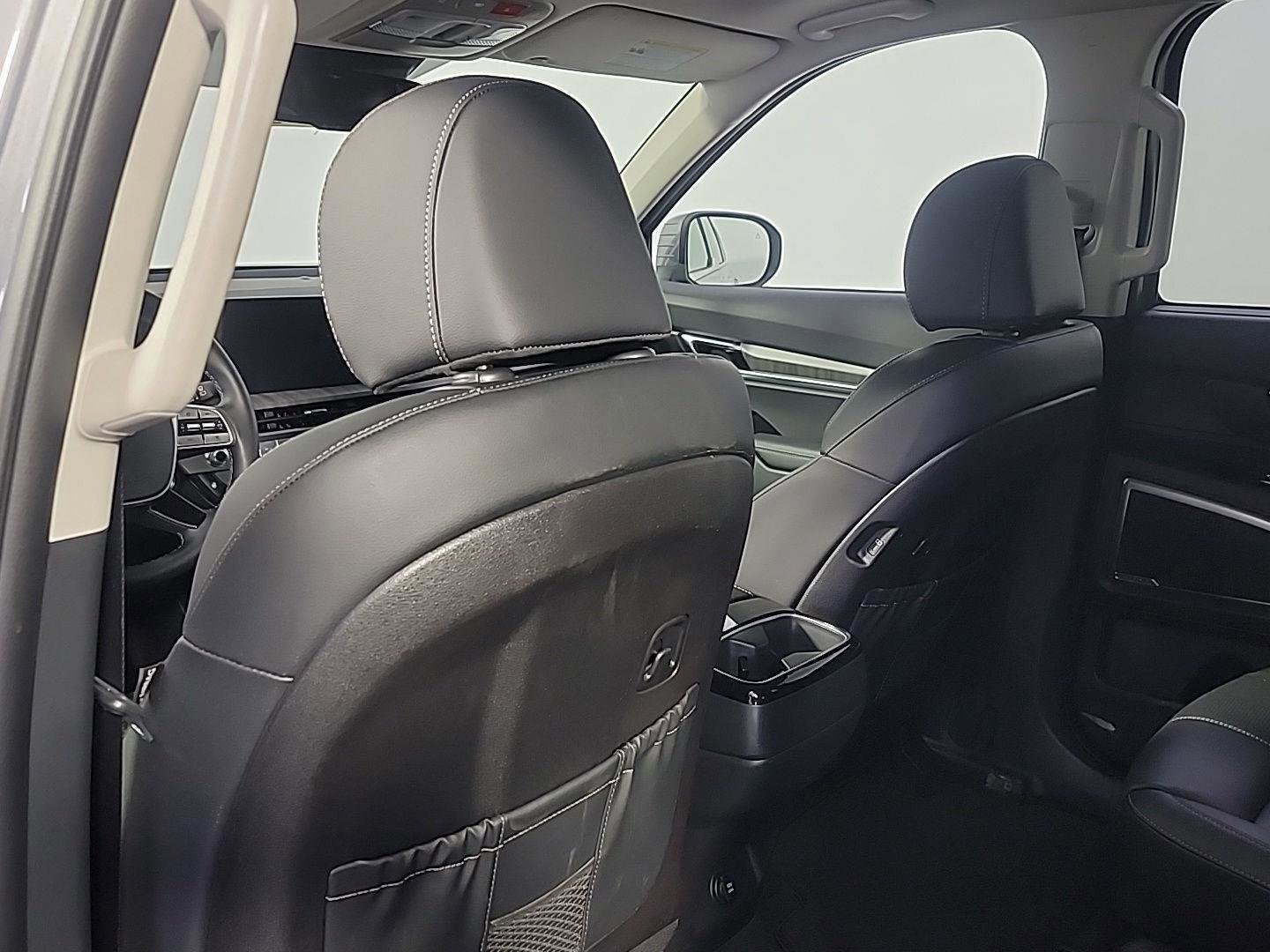 Used 2025 Kia Telluride EX w/ EX Captain's Chair Package AWD/4WD image 18