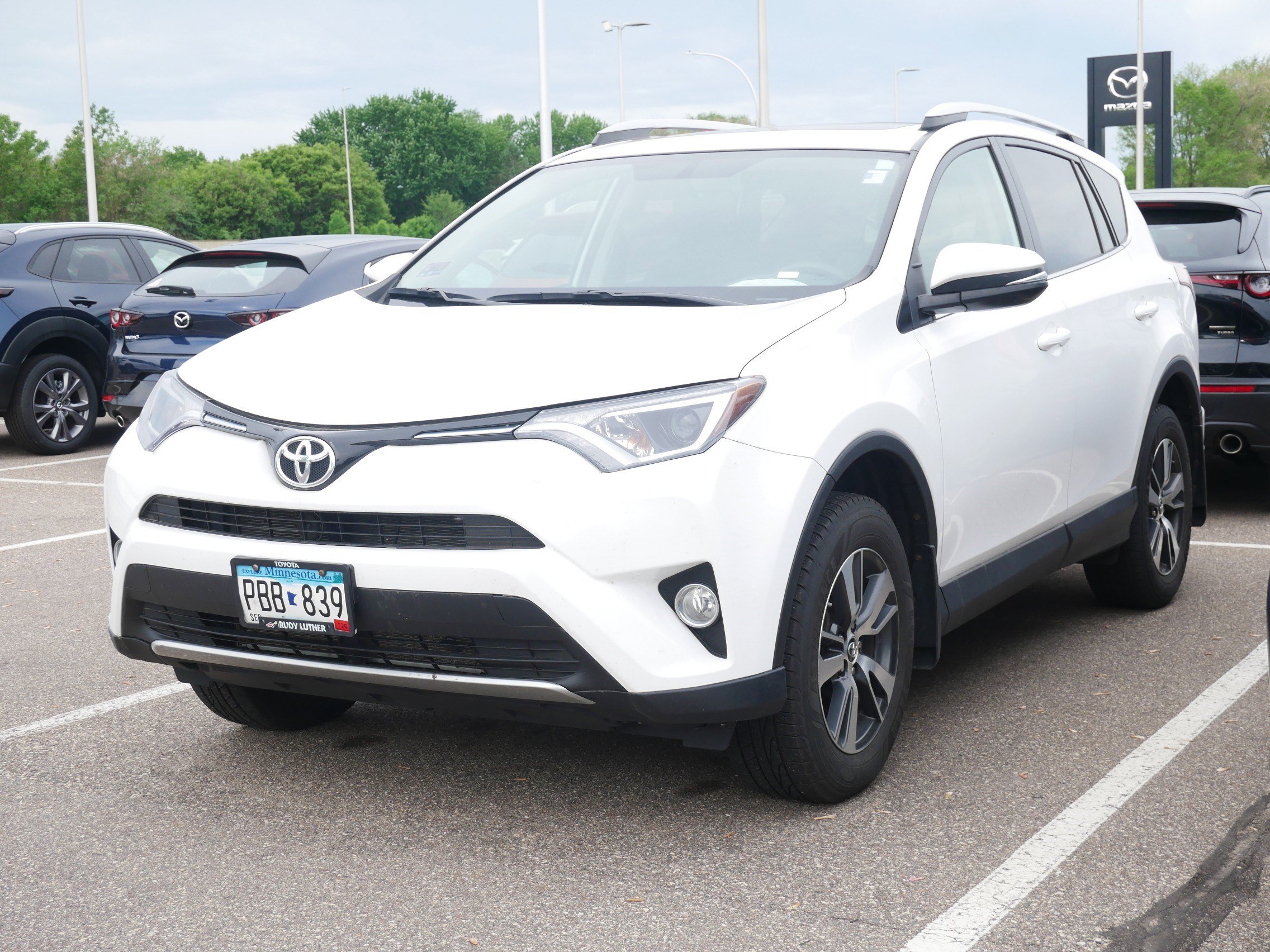 Used 2016 Toyota RAV4 XLE AWD/4WD image 3