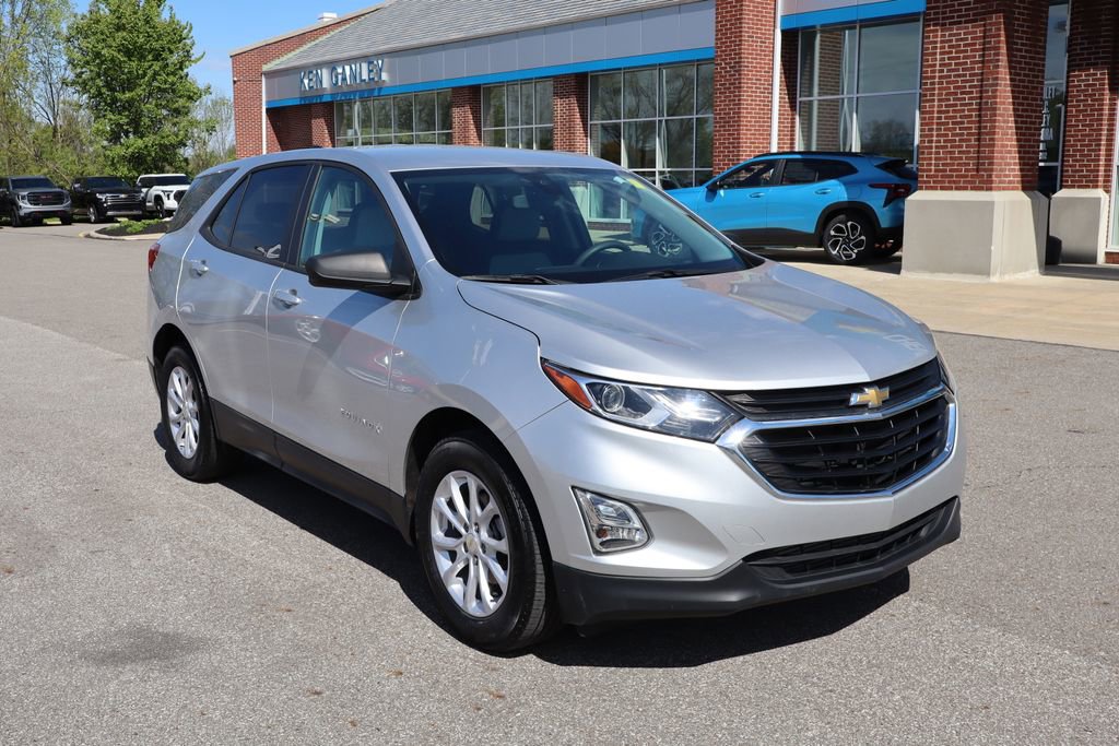 Used 2020 Chevrolet Equinox LS w/ LS Convenience Package FWD image 2