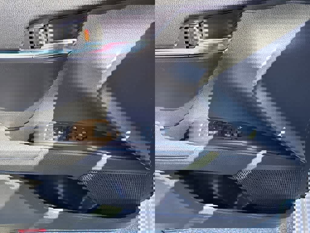 Used 2024 Toyota Camry SE image 10