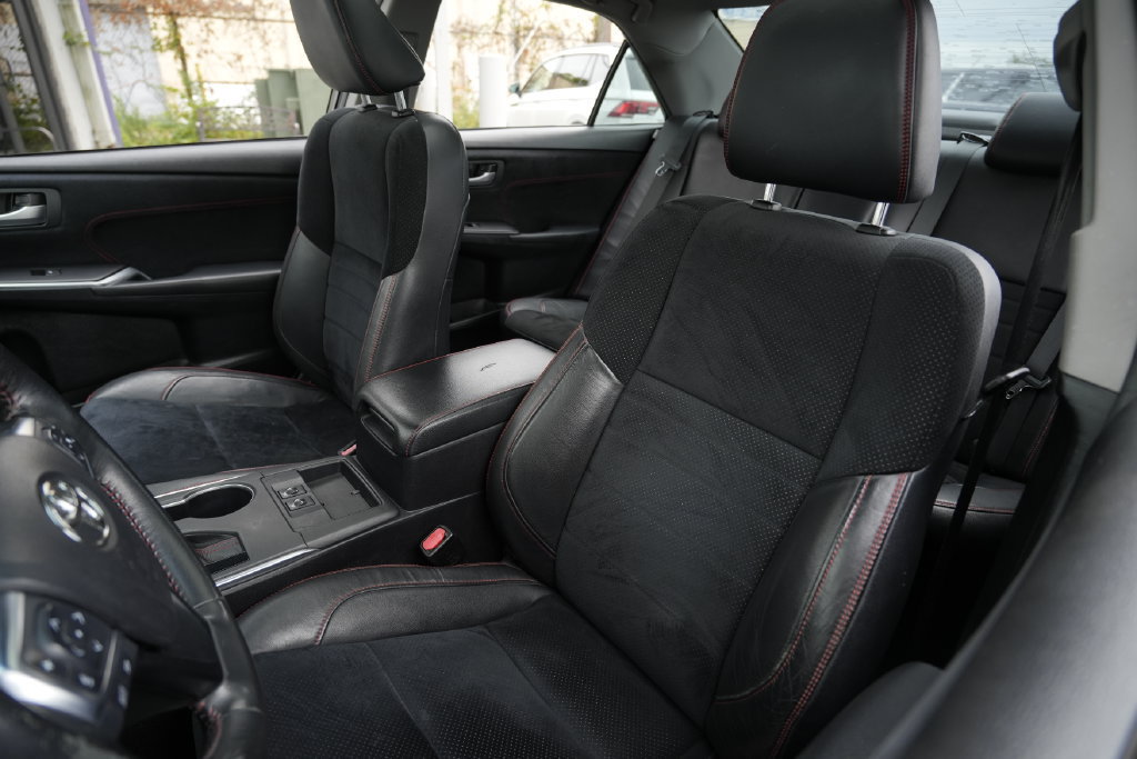Used 2015 Toyota Camry XSE FWD image 21
