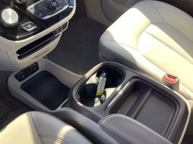 Used 2017 Chrysler Pacifica Touring-L image 18