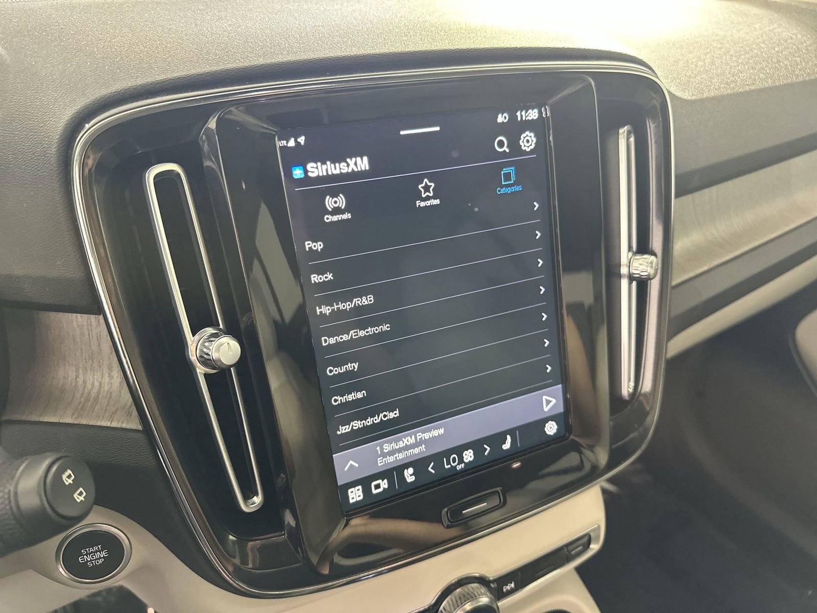 Used 2023 Volvo XC40 B5 Plus w/ Protection Package Premier image 16