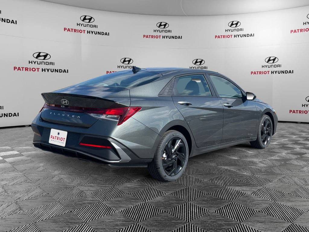 Used 2026 Hyundai Elantra Sport FWD image 3