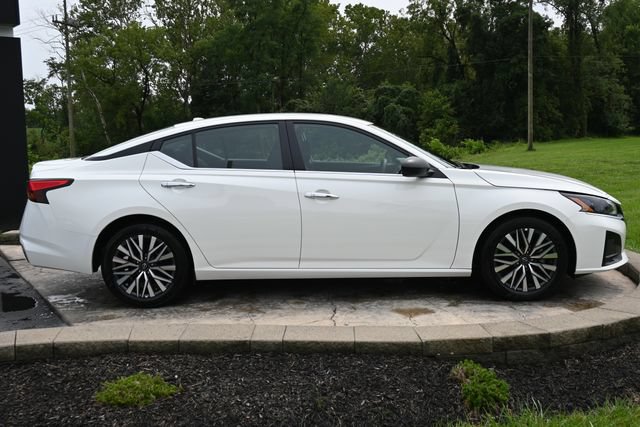 Used 2025 Nissan Altima 2.5 SV FWD image 4