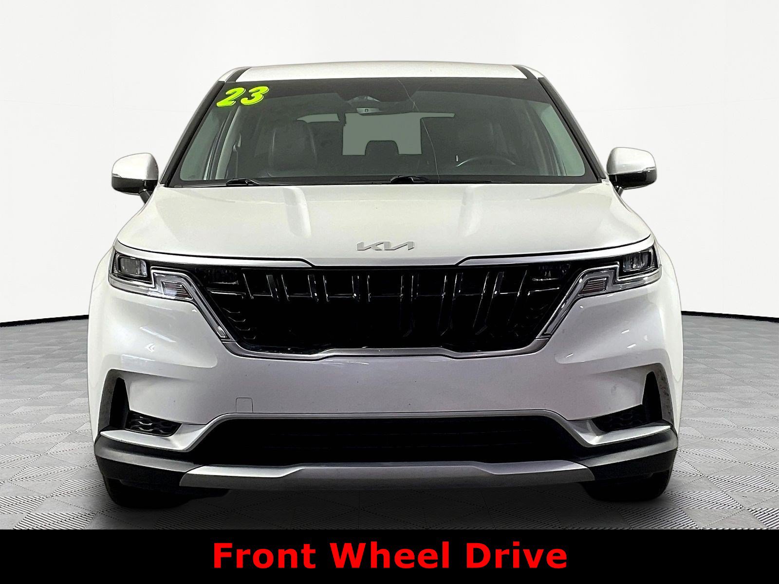 Used 2023 Kia Carnival LX FWD image 2