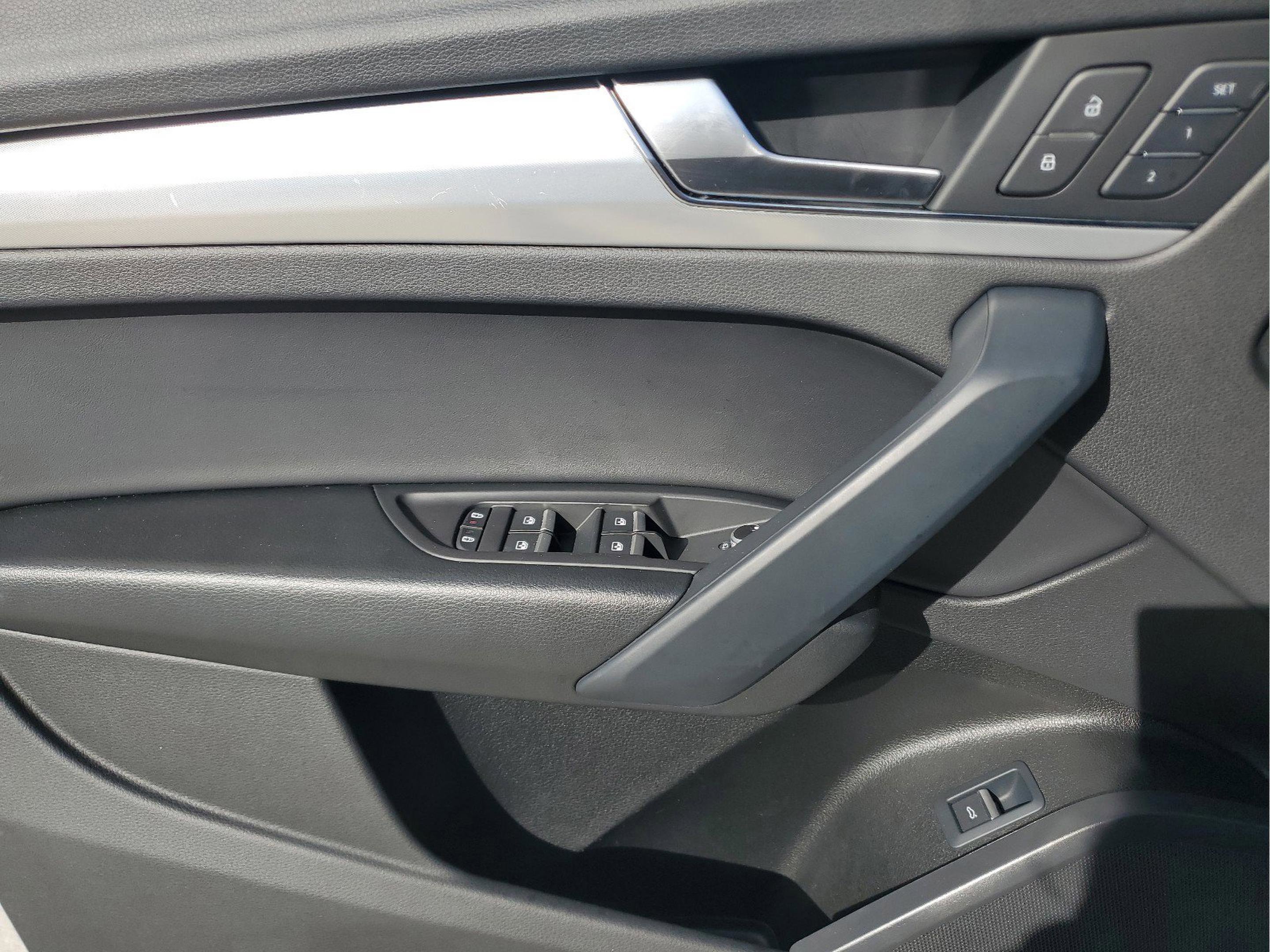 Used 2025 Audi Q5 2.0T Premium image 17