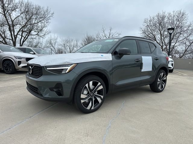 New 2026 Volvo XC40 B5 Plus w/ Climate Package image 3