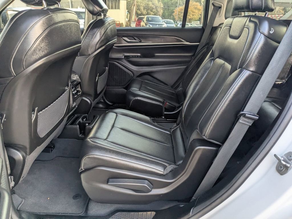 Used 2023 Jeep Grand Cherokee L Limited w/ Black Appearance Package image 27