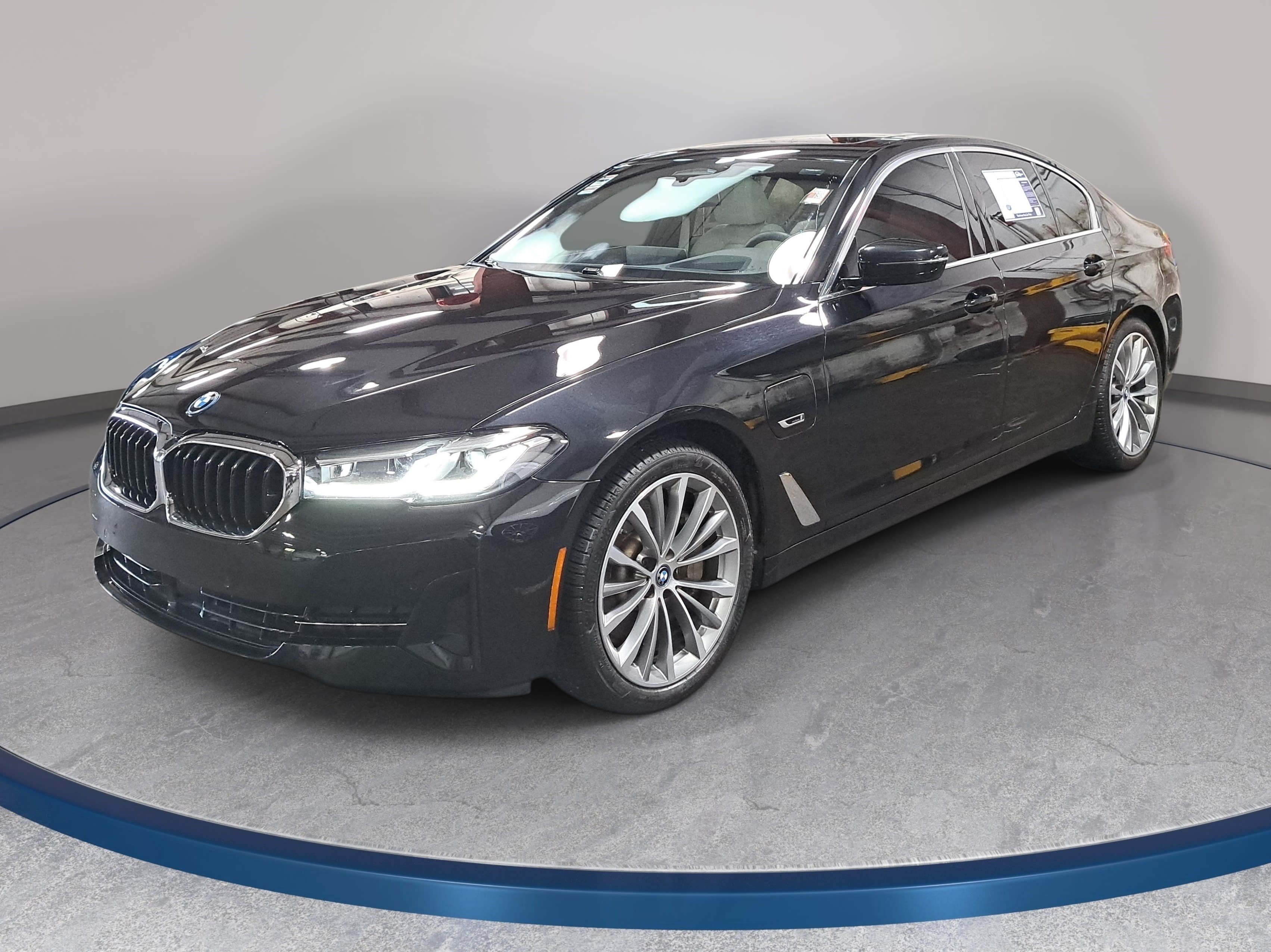 Used 2023 BMW 530e xDrive w/ Premium Package AWD/4WD image 1
