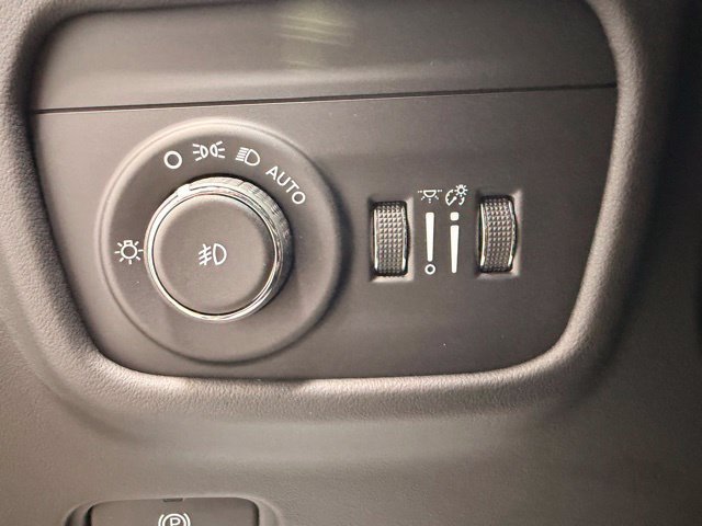 Used 2021 Jeep Grand Cherokee L Summit AWD/4WD image 19