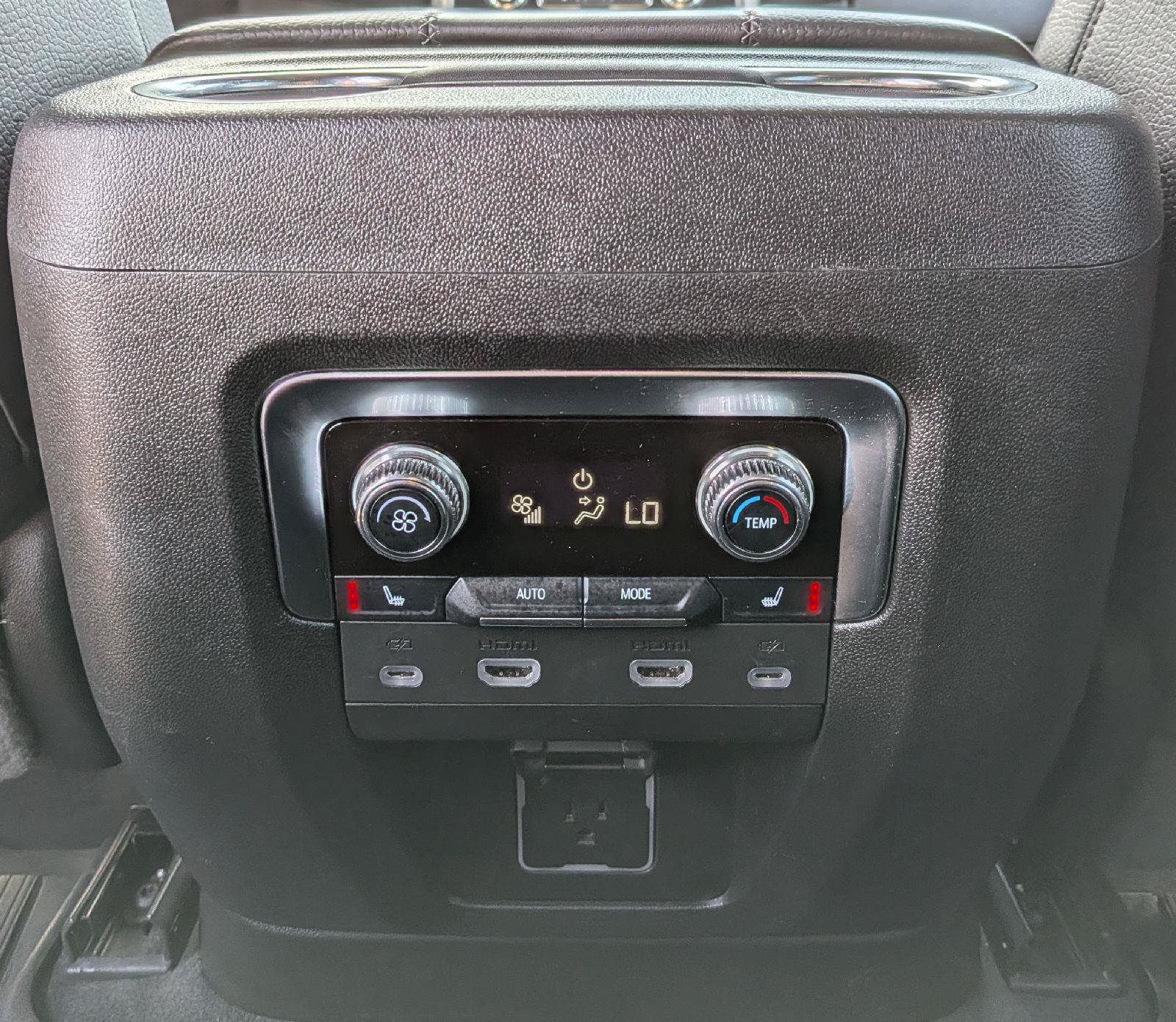 Used 2024 GMC Yukon XL Denali AWD/4WD image 23