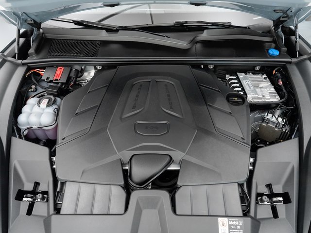 Used 2025 Porsche Cayenne image 28