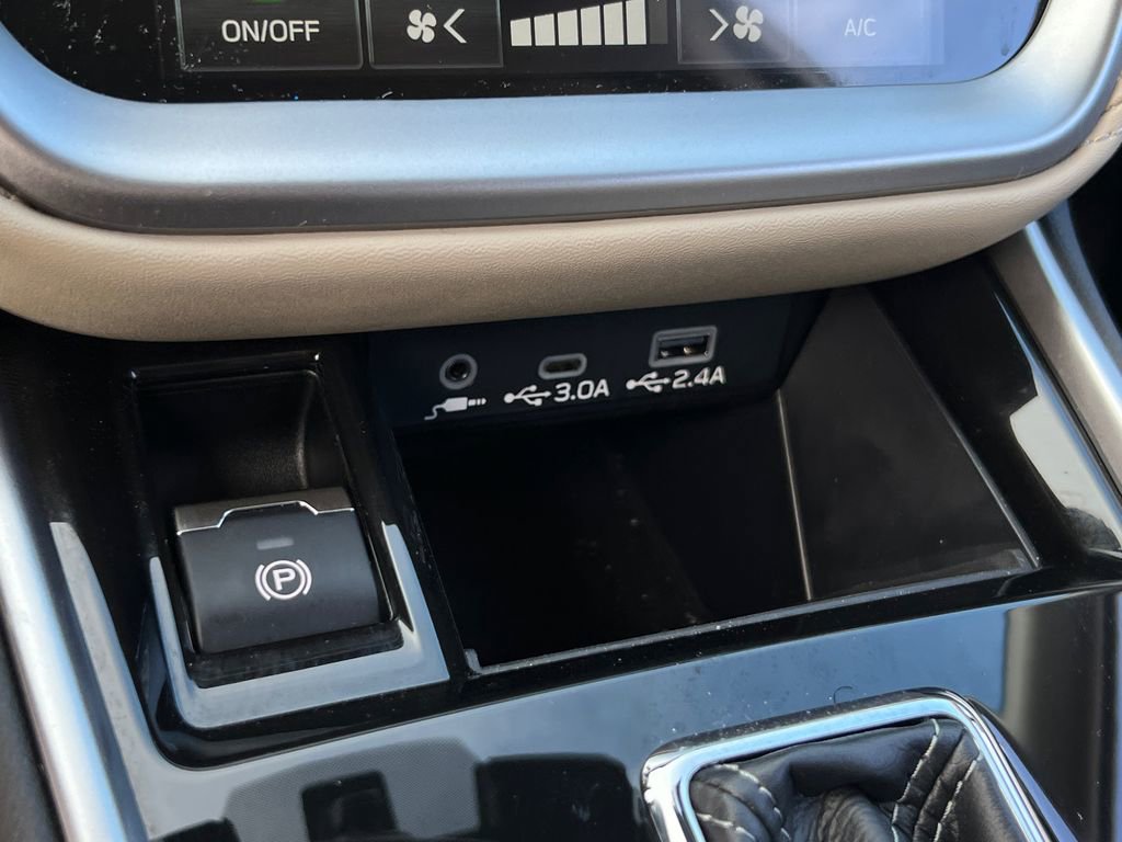Certified 2025 Subaru Outback Limited image 34