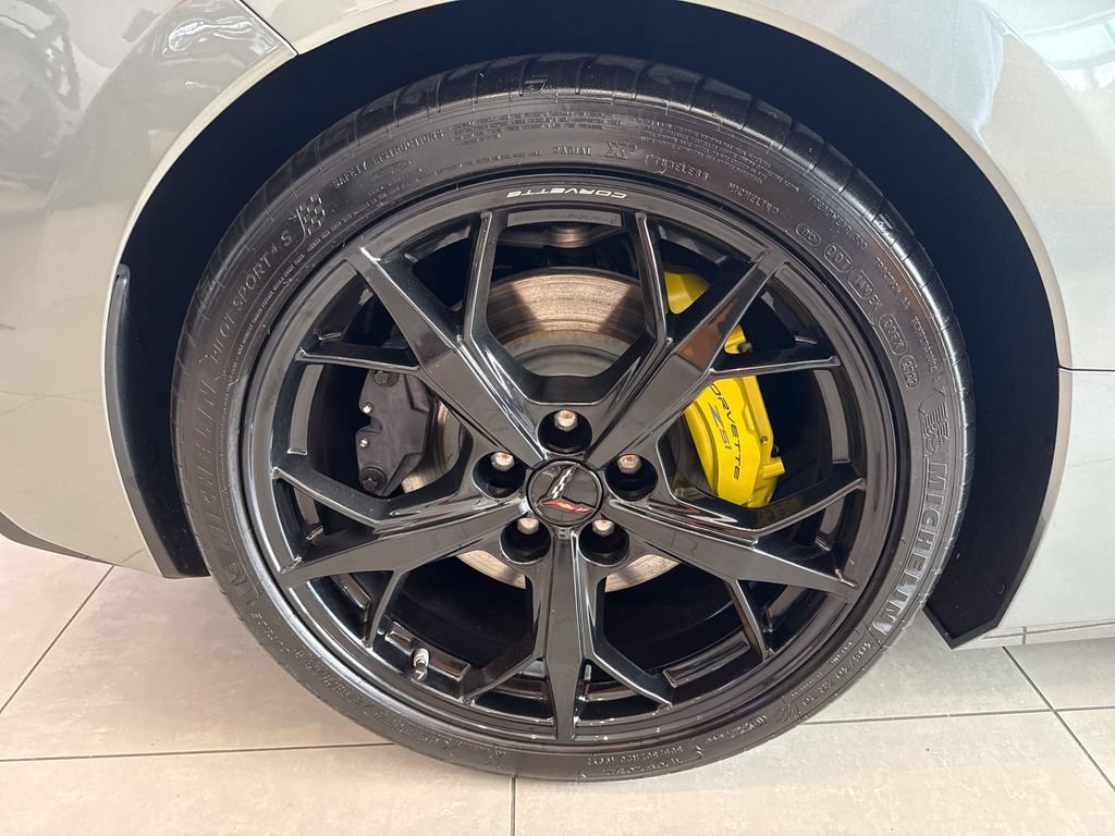 Used 2023 Chevrolet Corvette Stingray Premium Conv w/ Z51 Performance Package RWD image 16