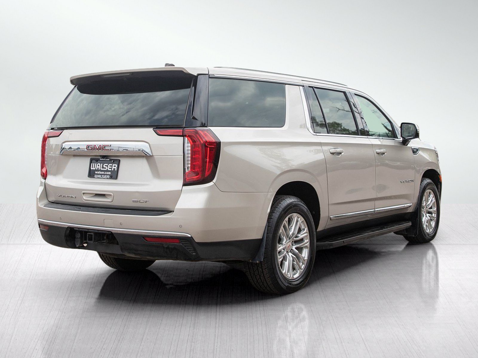 Used 2023 GMC Yukon XL SLT w/ SLT Premium Package AWD/4WD image 5