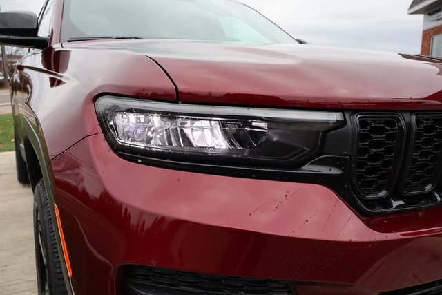 New 2025 Jeep Grand Cherokee Altitude image 4