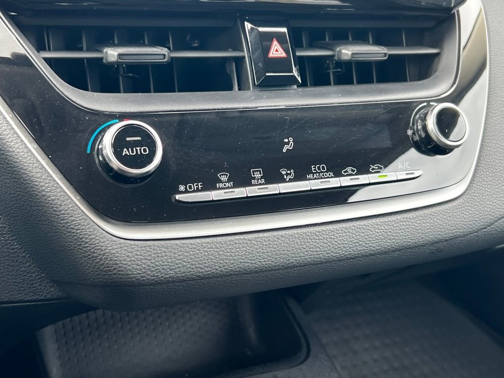 Used 2022 Toyota Corolla LE image 25