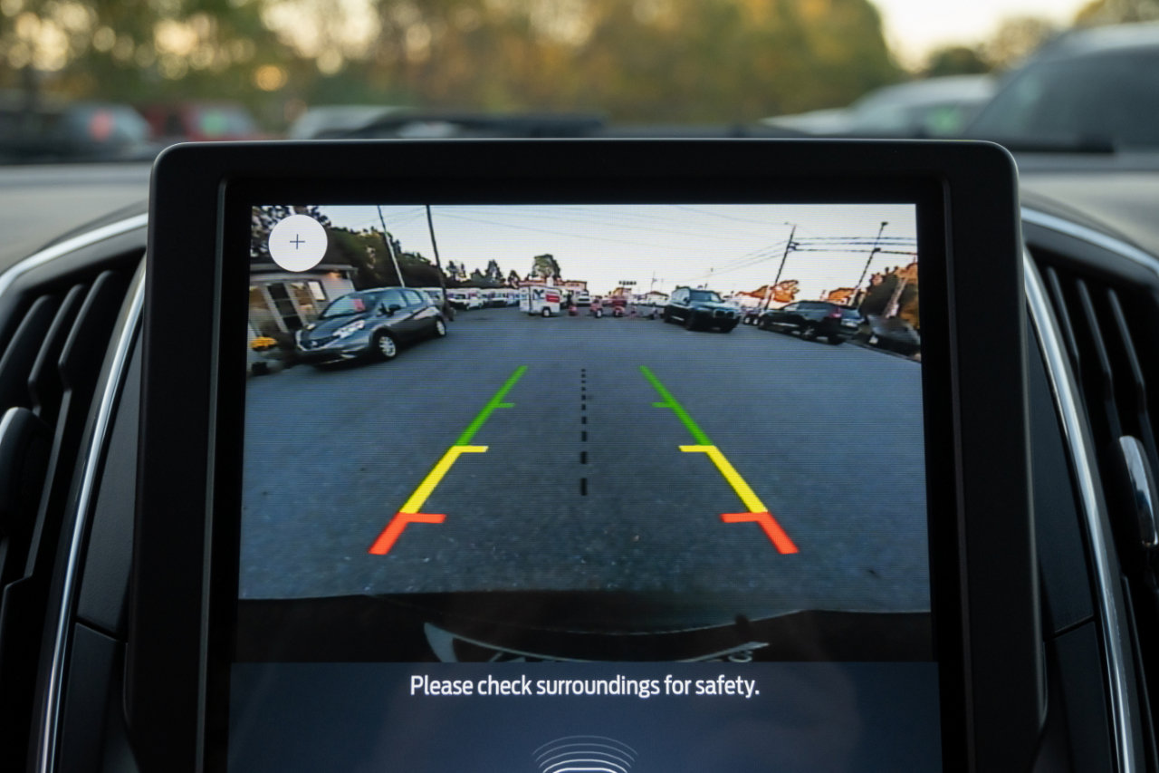 Used 2024 Ford Edge Titanium image 28