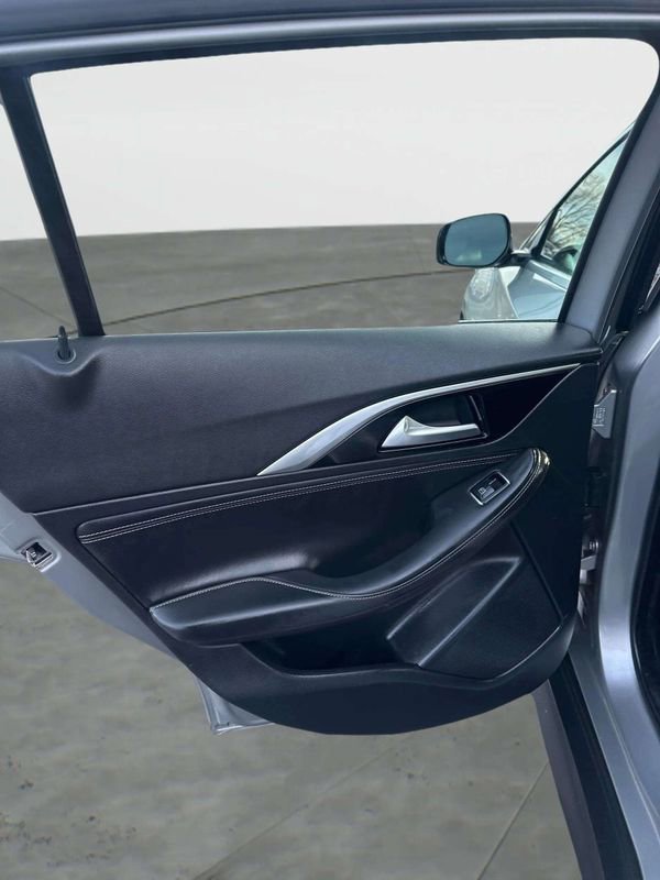 Used 2018 INFINITI QX30 Premium w/ Cargo Package image 20