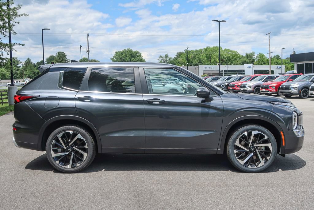 Used 2024 Mitsubishi Outlander SE FWD image 9