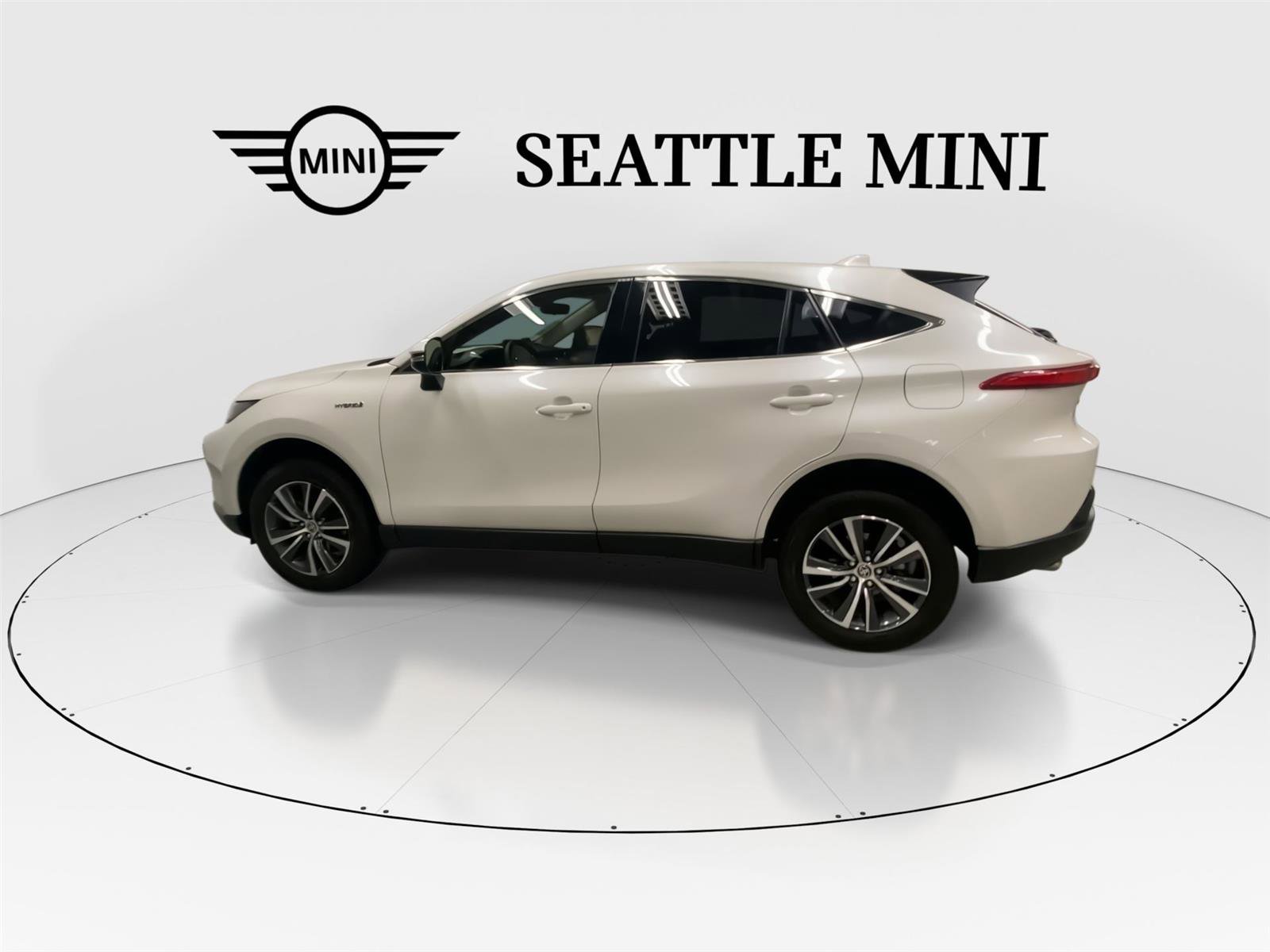 Used 2021 Toyota Venza LE w/ Carpet Mat Package (TMS) AWD/4WD image 7
