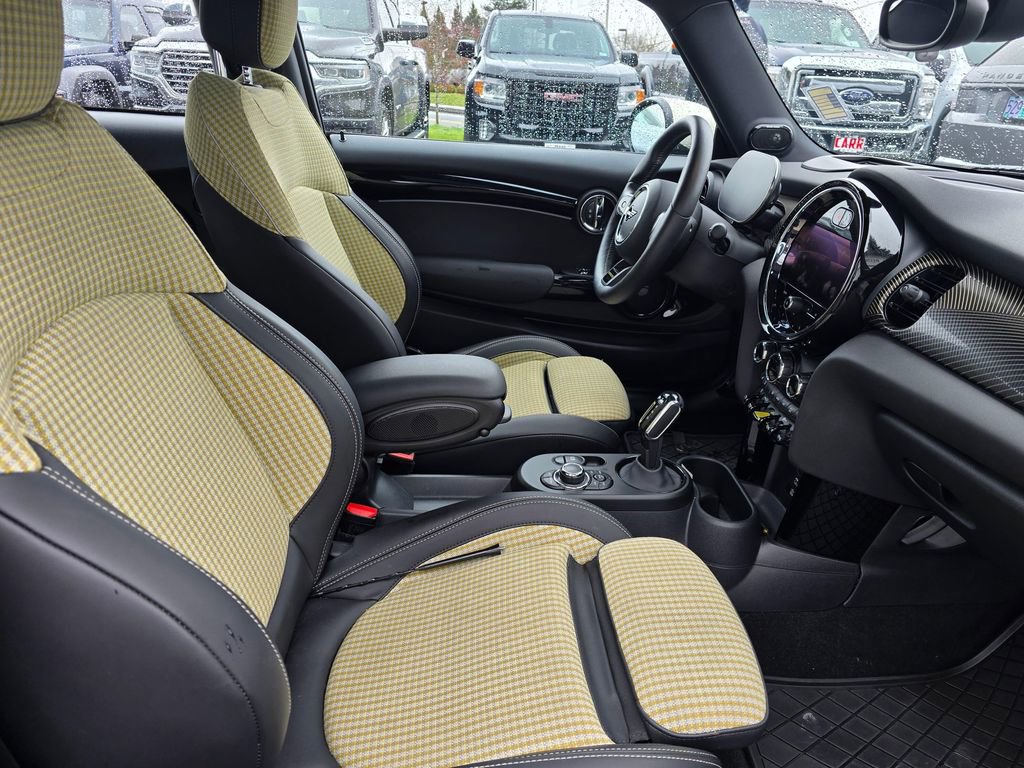 Used 2024 MINI Cooper SE w/ MINI Resolute Edition image 10
