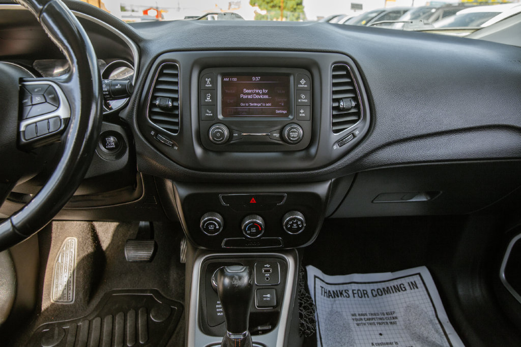 Used 2018 Jeep Compass Latitude AWD/4WD image 13