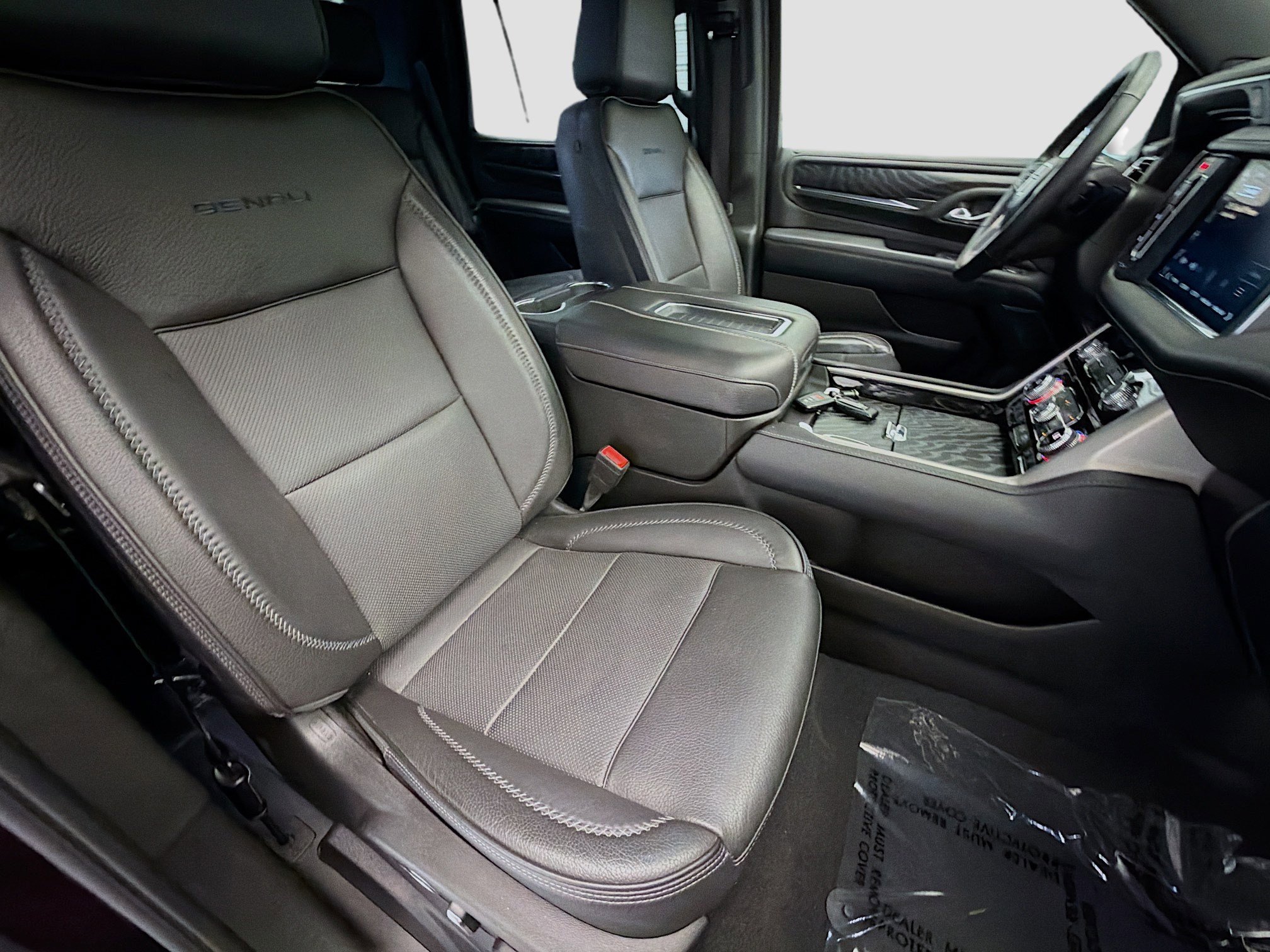 Used 2023 GMC Yukon Denali RWD image 16