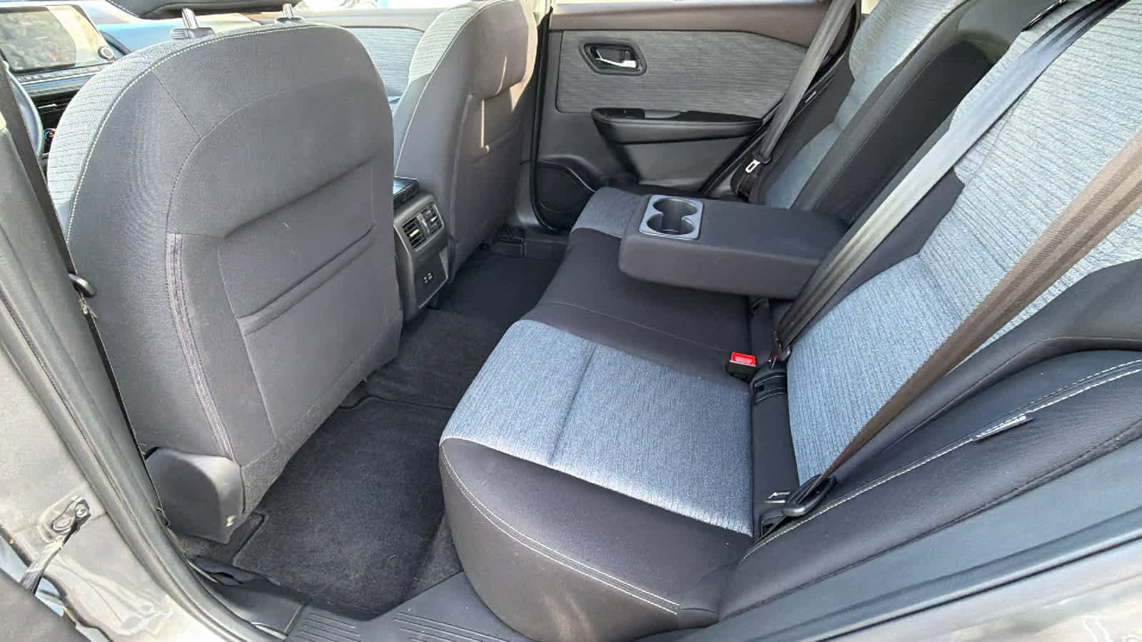 Used 2021 Nissan Rogue SV image 17