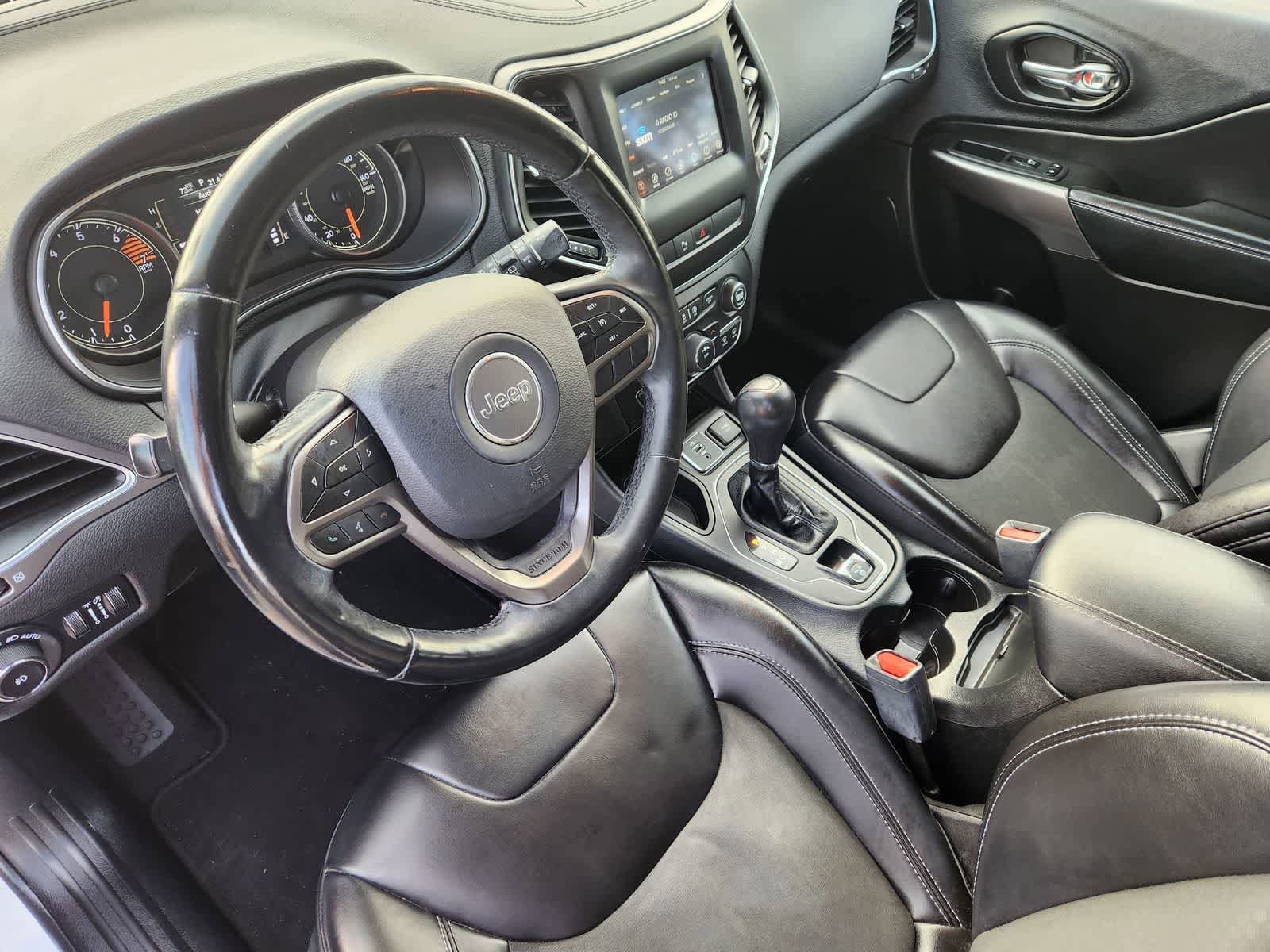 Used 2019 Jeep Cherokee Latitude Plus video 2
