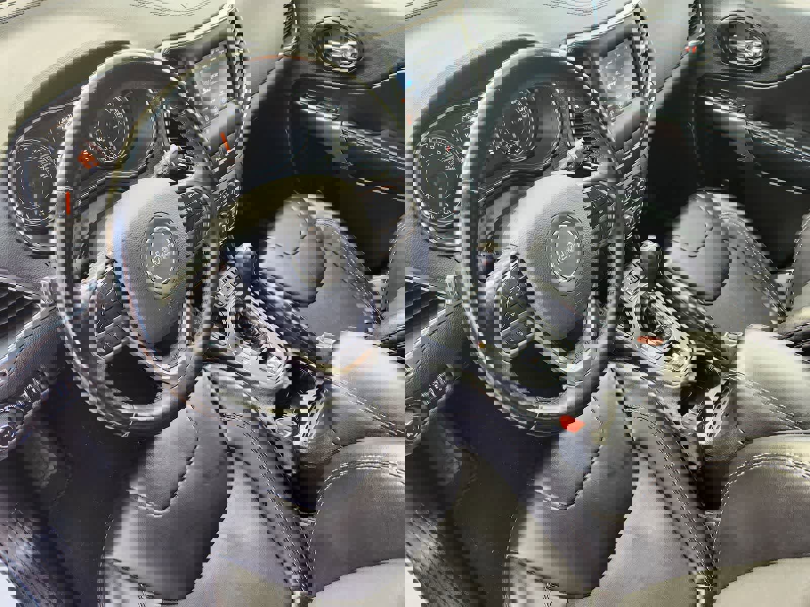 Used 2019 Jeep Cherokee Latitude Plus image 2