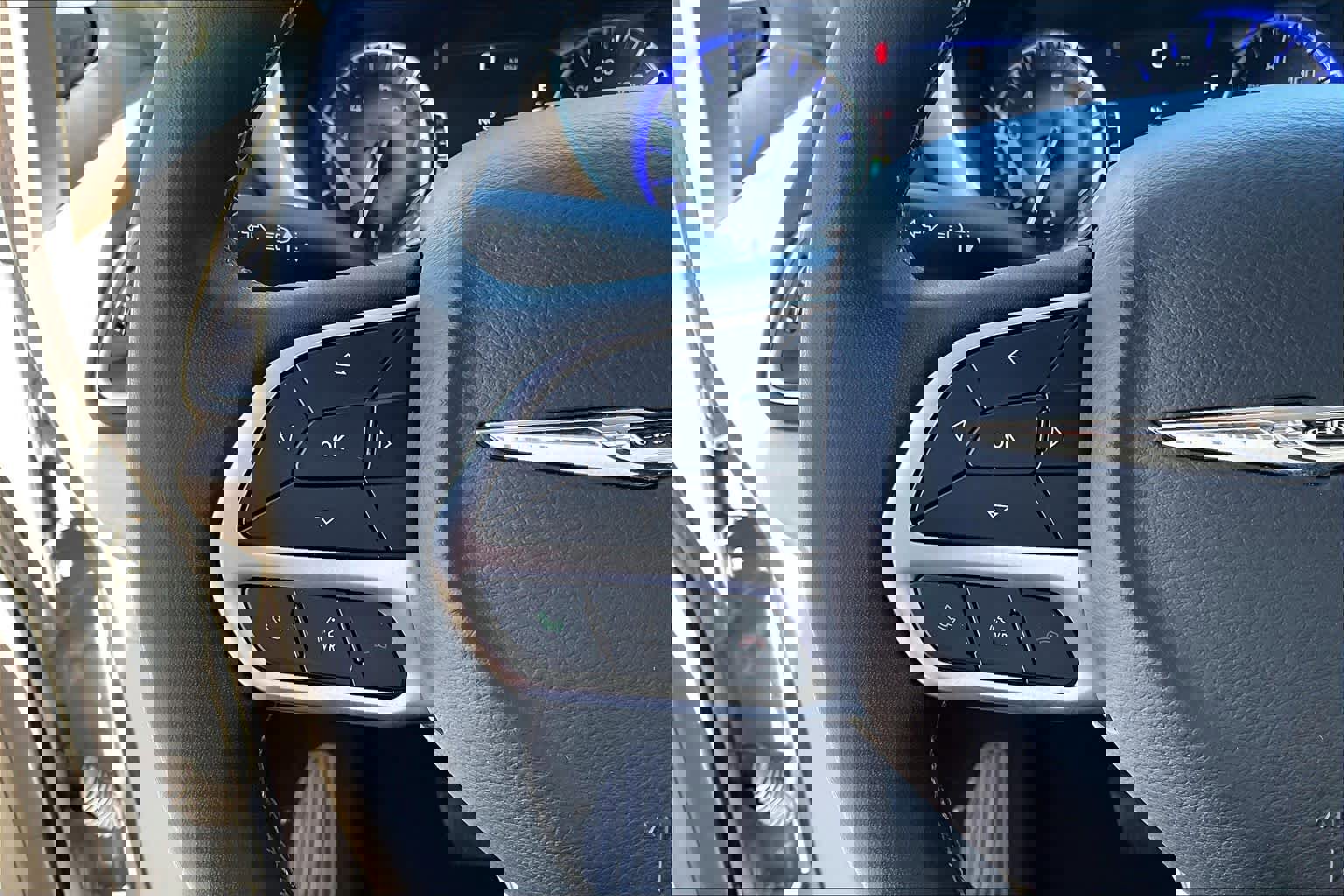 Used 2024 Chrysler Pacifica Touring-L image 23