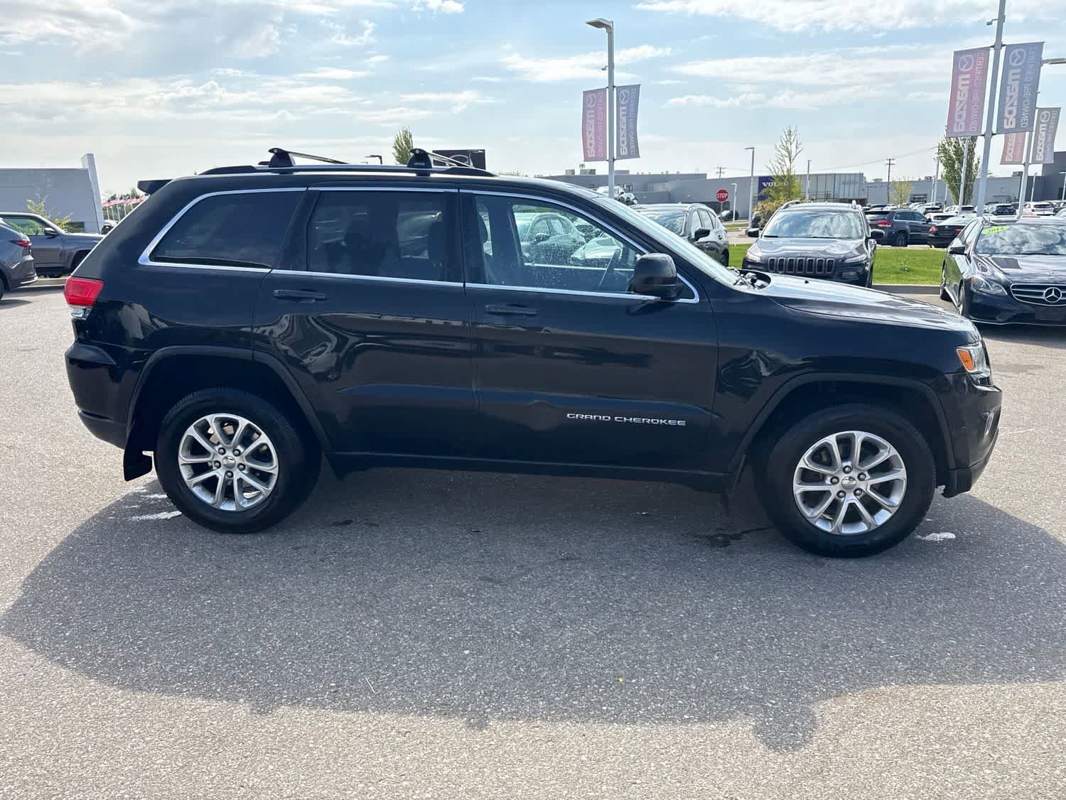 Used 2015 Jeep Grand Cherokee Laredo w/ Quick Order Package 23E AWD/4WD image 4