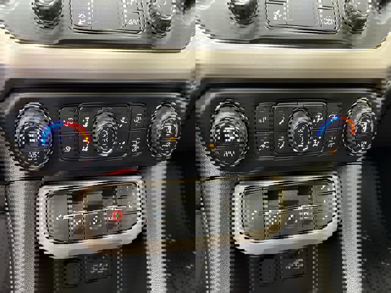 Certified 2023 GMC Acadia Denali w/ Denali Ultimate Package AWD/4WD image 26