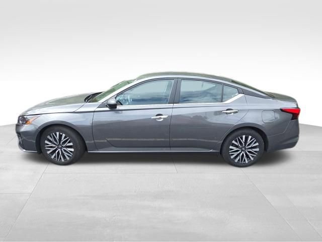 Used 2025 Nissan Altima 2.5 SV FWD image 3