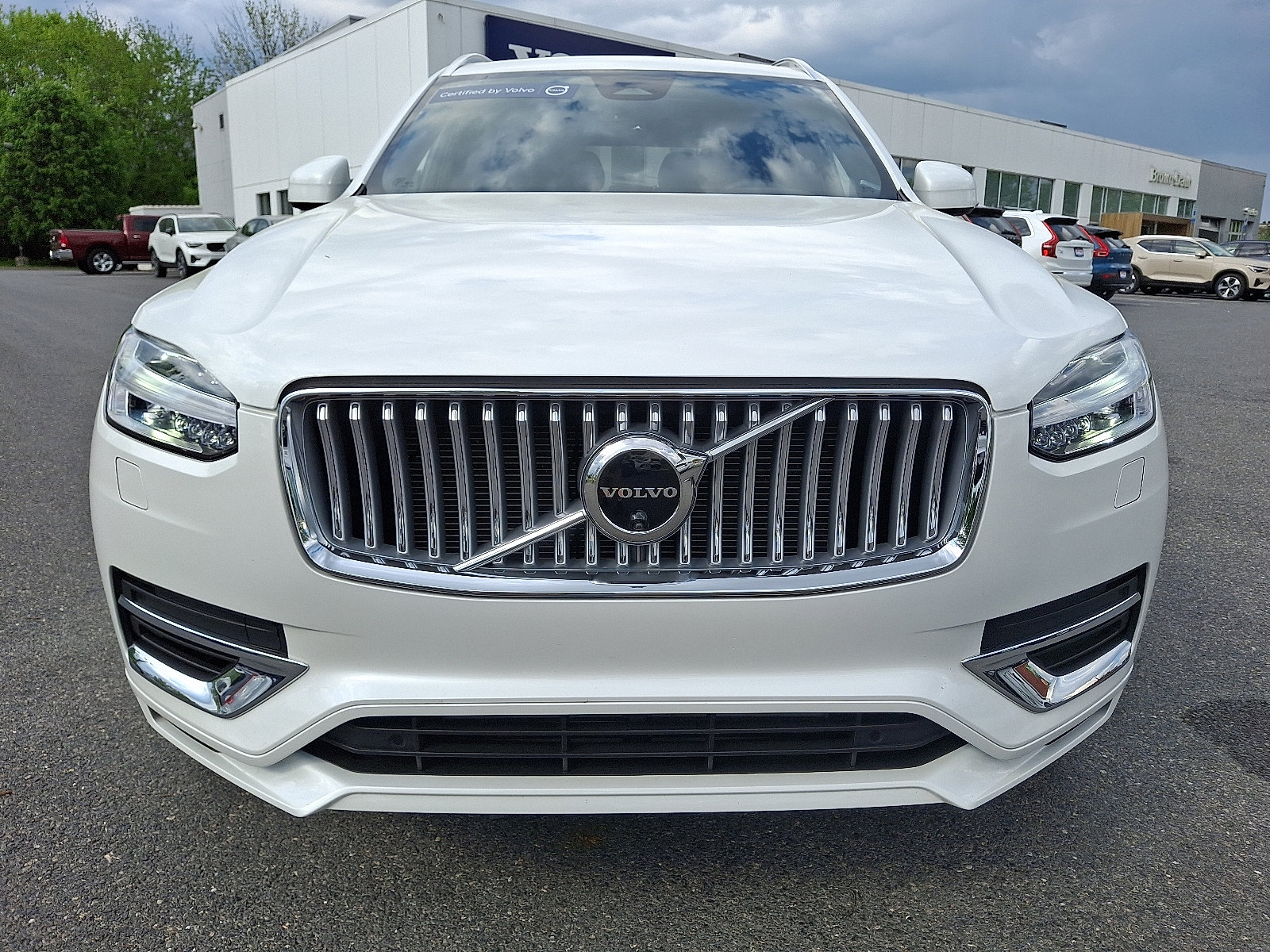 Used 2025 Volvo XC90 T8 Plus image 2