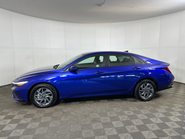 Used 2025 Hyundai Elantra Blue image 6