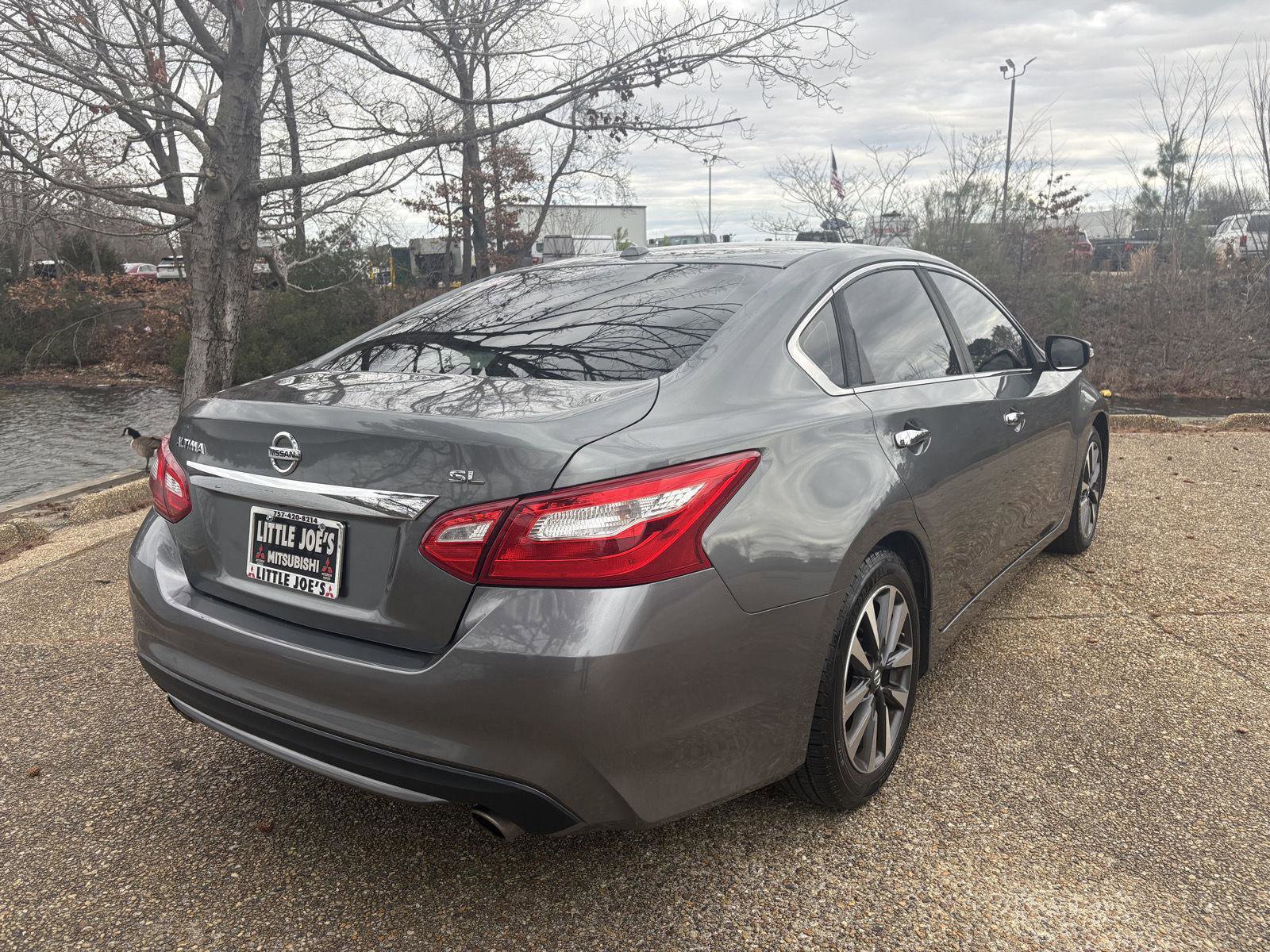 Used 2016 Nissan Altima 2.5 SL w/ 2.5 Technology Package image 4