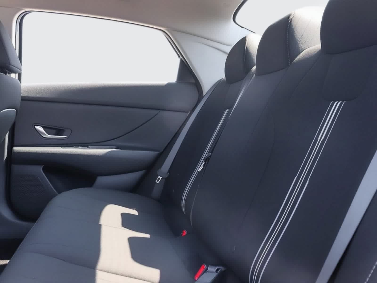 Used 2025 Hyundai Elantra Hybrid FWD image 25