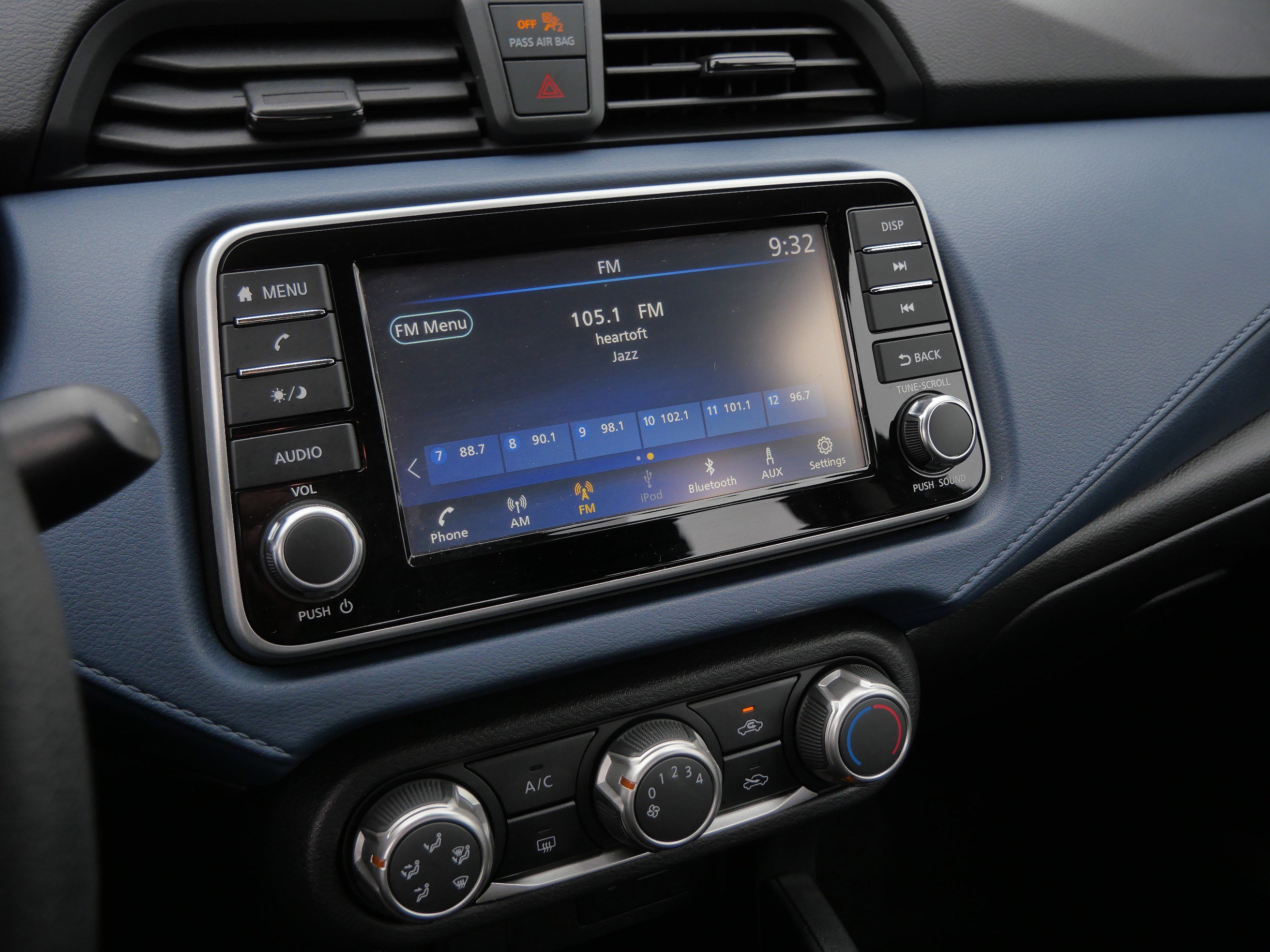 Used 2025 Nissan Versa SV FWD image 22