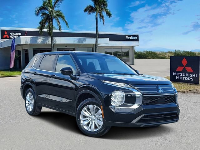New 2026 Mitsubishi Outlander ES image 1