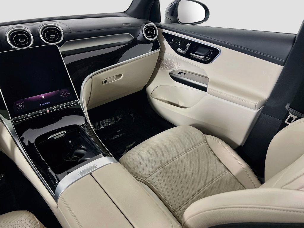 Used 2024 Mercedes-Benz GLC 300 4MATIC image 24
