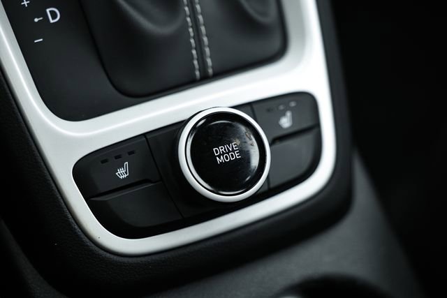 Used 2023 Hyundai Venue Limited image 39