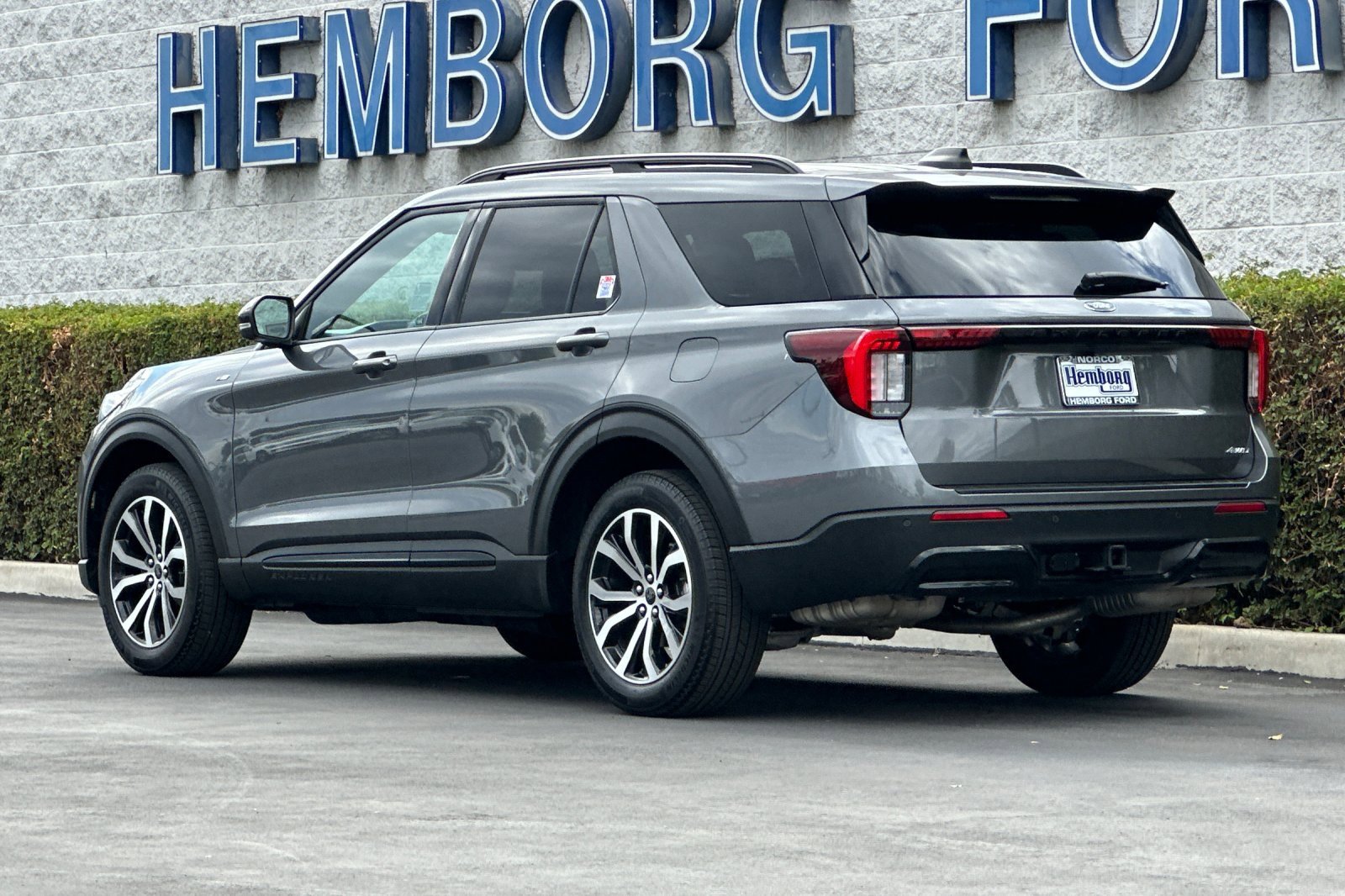 Used 2025 Ford Explorer ST-Line image 6
