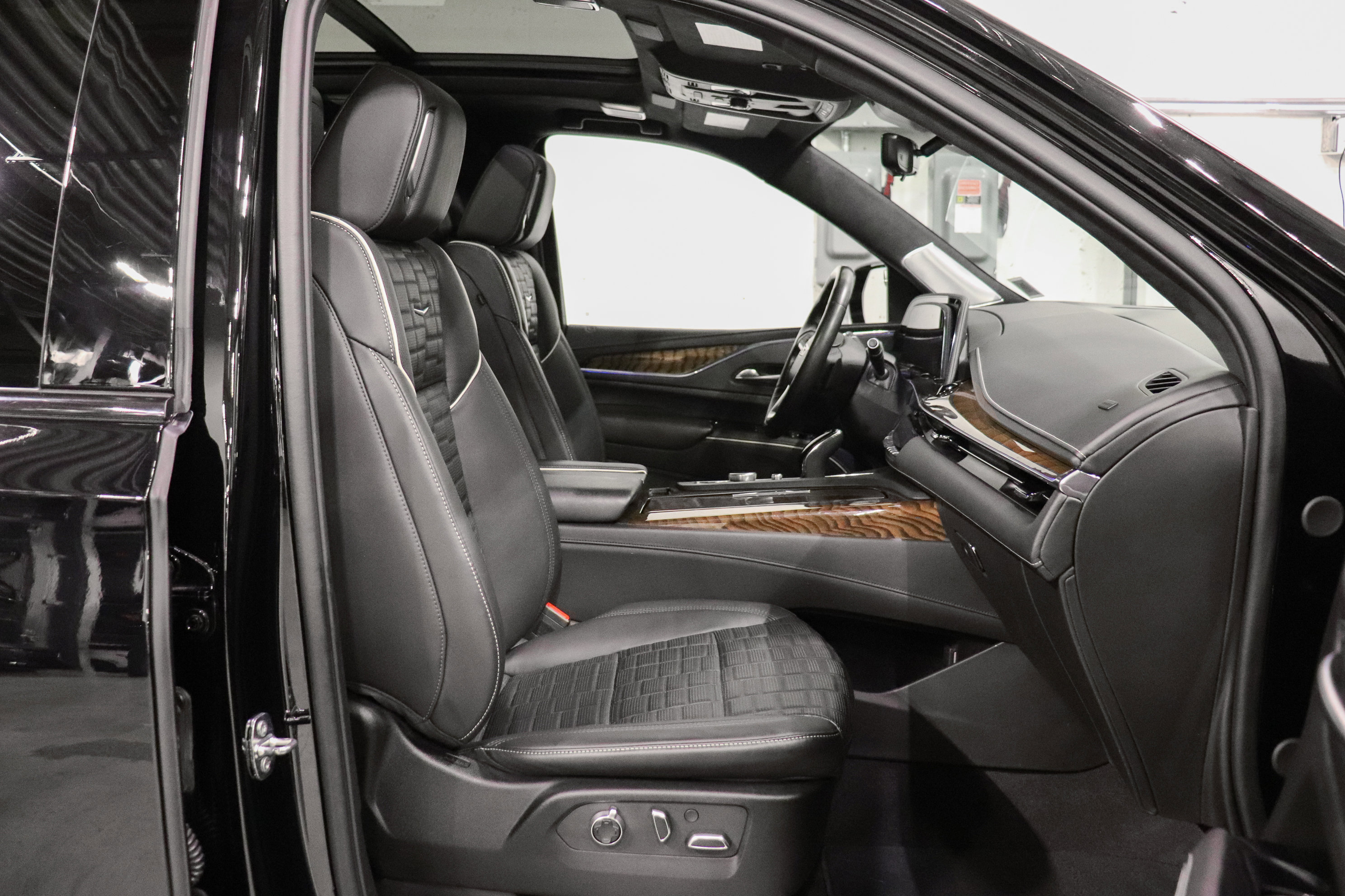Used 2023 Cadillac Escalade ESV Sport Platinum w/ LPO, ONYX Package image 14