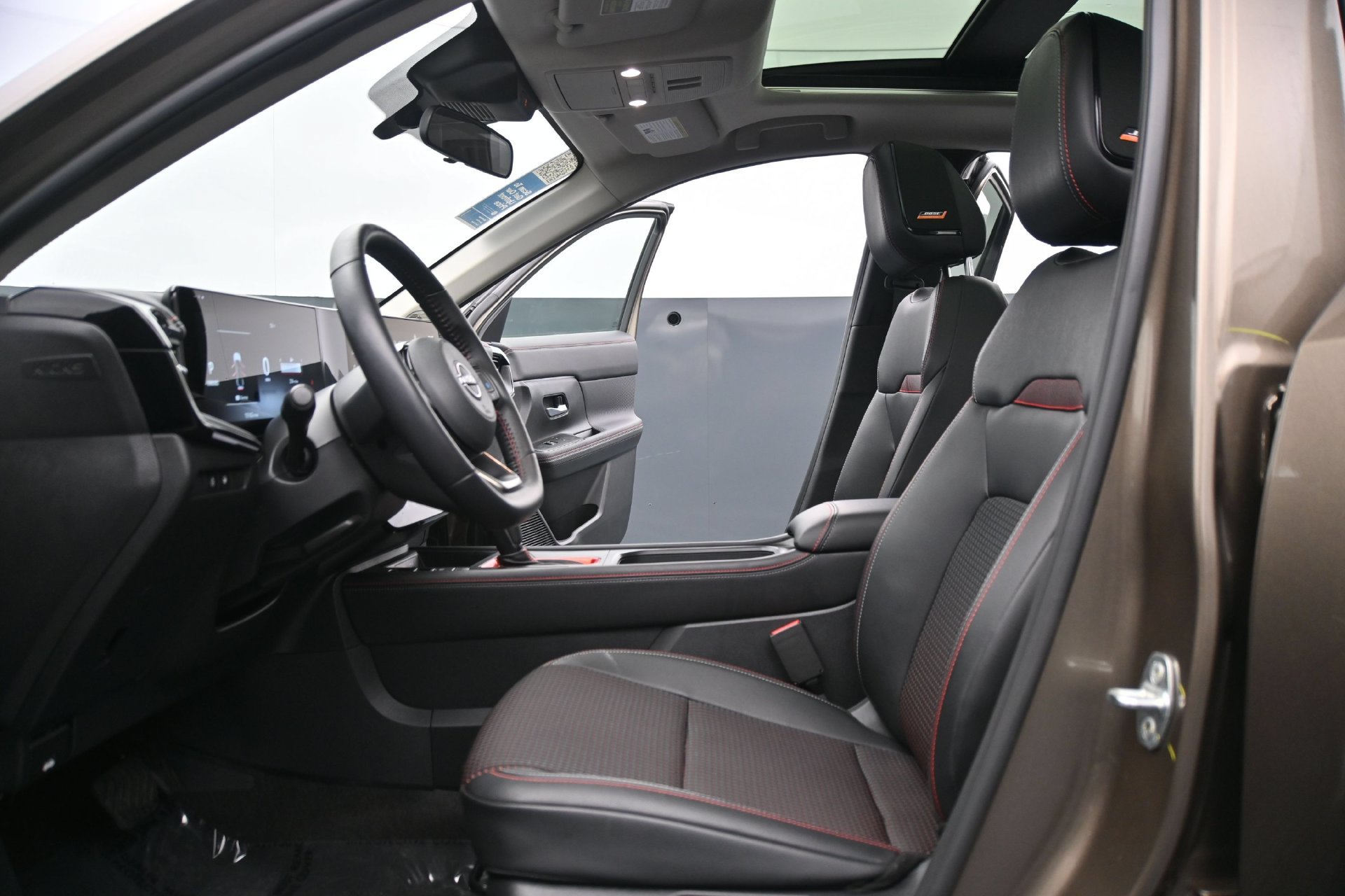 Used 2025 Nissan Kicks SR w/ SR Premium Package AWD/4WD image 19